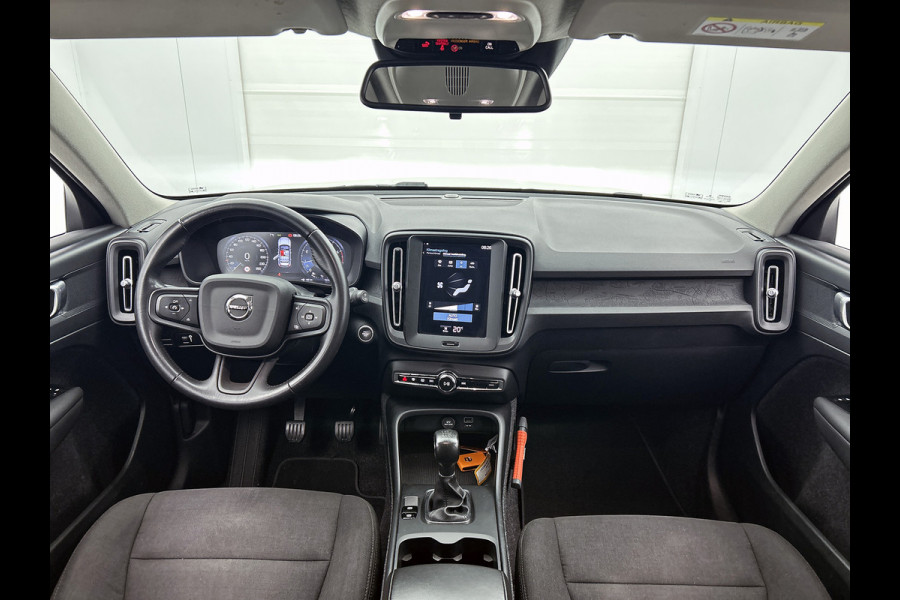 Volvo XC40 1.5 T2 130PK Momentum Core / Airco-ecc./ Xenon / Navigatie / Lmv./ Pdc.A / Radio multimedia / Apk 03-2027