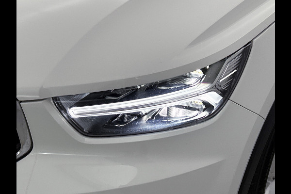 Volvo XC40 1.5 T2 130PK Momentum Core / Airco-ecc./ Xenon / Navigatie / Lmv./ Pdc.A / Radio multimedia / Apk 03-2027
