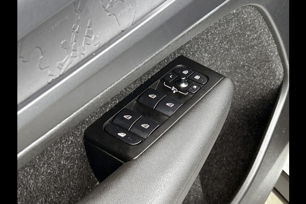 Volvo XC40 1.5 T2 130PK Momentum Core / Airco-ecc./ Xenon / Navigatie / Lmv./ Pdc.A / Radio multimedia / Apk 03-2027