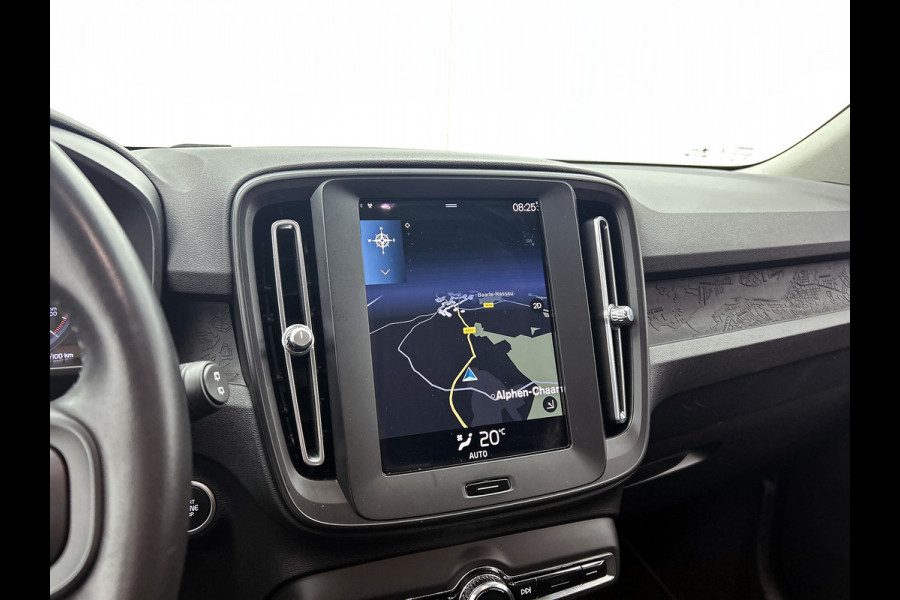 Volvo XC40 1.5 T2 130PK Momentum Core / Airco-ecc./ Xenon / Navigatie / Lmv./ Pdc.A / Radio multimedia / Apk 03-2027