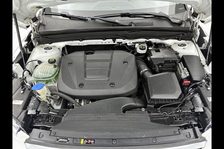 Volvo XC40 1.5 T2 130PK Momentum Core / Airco-ecc./ Xenon / Navigatie / Lmv./ Pdc.A / Radio multimedia / Apk 03-2027