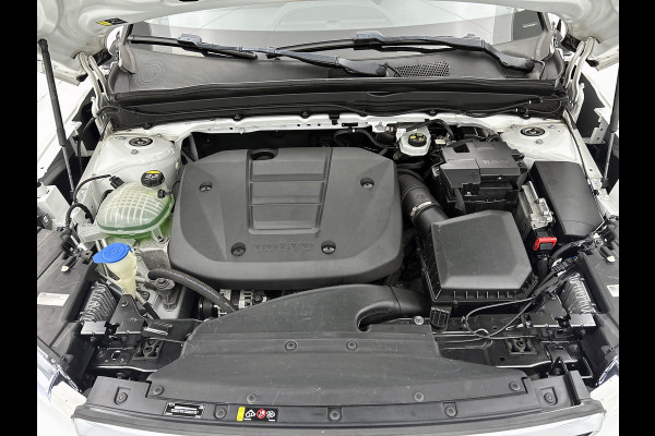 Volvo XC40 1.5 T2 130PK Momentum Core / Airco-ecc./ Xenon / Navigatie / Lmv./ Pdc.A / Radio multimedia / Apk 03-2027