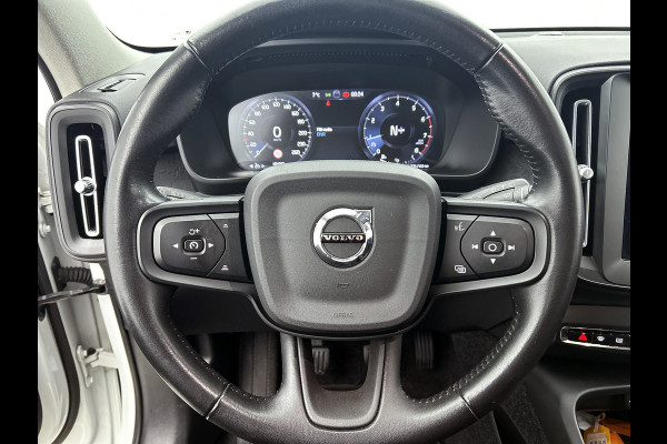 Volvo XC40 1.5 T2 130PK Momentum Core / Airco-ecc./ Xenon / Navigatie / Lmv./ Pdc.A / Radio multimedia / Apk 03-2027