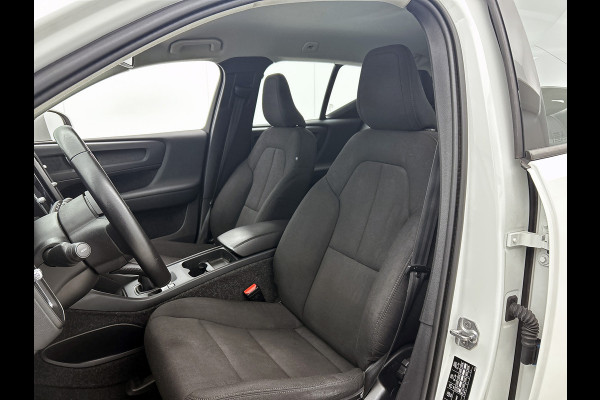 Volvo XC40 1.5 T2 130PK Momentum Core / Airco-ecc./ Xenon / Navigatie / Lmv./ Pdc.A / Radio multimedia / Apk 03-2027
