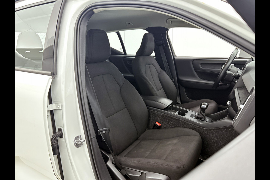 Volvo XC40 1.5 T2 130PK Momentum Core / Airco-ecc./ Xenon / Navigatie / Lmv./ Pdc.A / Radio multimedia / Apk 03-2027