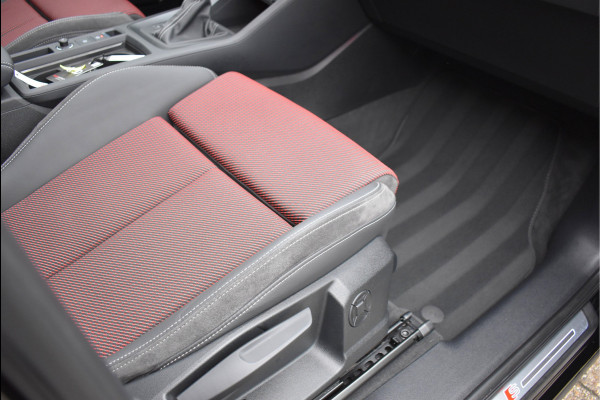 Audi Q3 Sportback 45 TFSI e S-Line 245 Pk Pano Sonos 360 Leder Matrix Trekhaak Keyless ACC 20 Inch