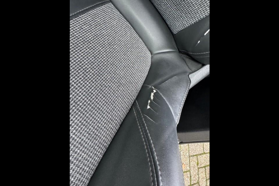 Peugeot 3008 1.2 Allure - Dealer onderhouden - Panorama dak