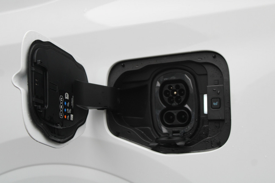 Ford E-Transit Cour. Trend 44 kWh 136pk - Stoel/Stuurverwarming - Camera - Cruise - Carplay/Android - Rijklaar