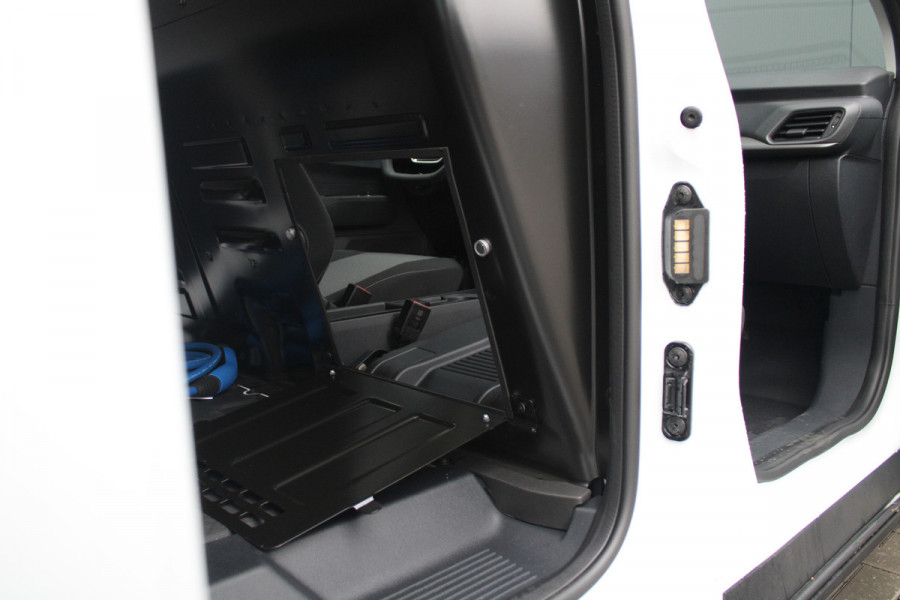 Ford E-Transit Cour. Trend 44 kWh 136pk - Stoel/Stuurverwarming - Camera - Cruise - Carplay/Android - Rijklaar