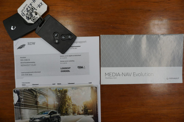 Renault Clio Estate 0.9 TCe Limited/Dealeronderhouden/17Inch.LMV/ Trekhaak.