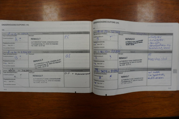 Renault Clio Estate 0.9 TCe Limited/Dealeronderhouden/17Inch.LMV/ Trekhaak.