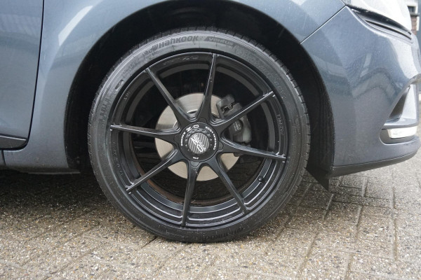 Renault Clio Estate 0.9 TCe Limited/Dealeronderhouden/17Inch.LMV/ Trekhaak.