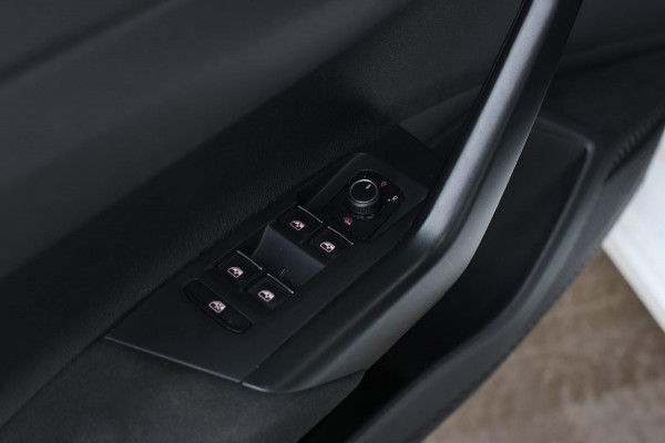 Volkswagen Polo 1.0 TSI Highline *Led*1e eigenaar*ACC*Navi*App Connect*