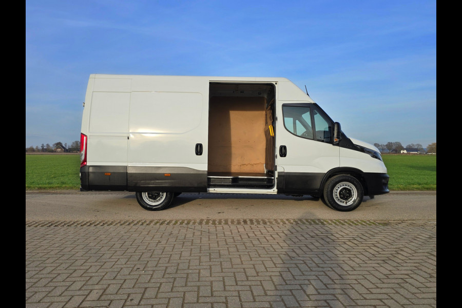 Iveco Daily 35S14V 2.3 352L H2 - 140 Pk - Climate Control - Cruise Control