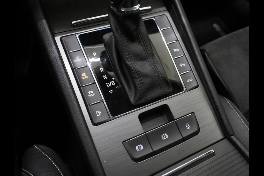 Škoda Superb Combi 1.4 TSI iV 218PK Style | Massage | Trekhaak | Camera | Adaptive Cruise | Keyless | Virtual | Memory | Carplay