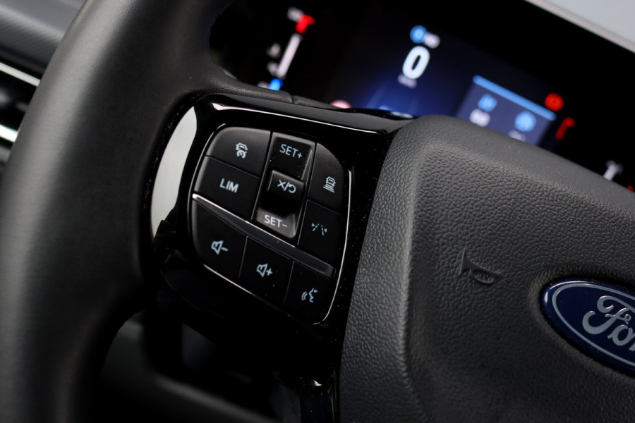 Ford Transit Custom 300 2.0 TDCI L2H1 Limited DC | Adaptieve Cruise Control | Elek. Trekhaak | Stoelverwarming | Camera | Apple Carplay/Android Auto | Navigatie | LED |