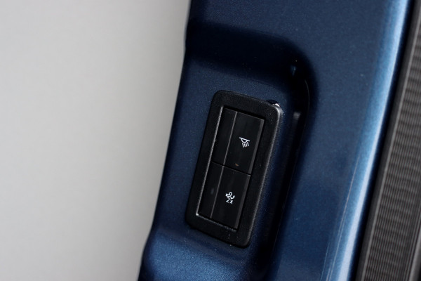 Ford Transit Custom 300 2.0 TDCI L2H1 Limited DC | Adaptieve Cruise Control | Elek. Trekhaak | Stoelverwarming | Camera | Apple Carplay/Android Auto | Navigatie | LED |