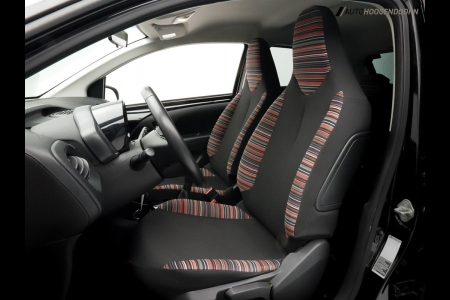 Citroën C1 1.0 VTi Shine Allure (APPLE CARPLAY,CAMERA,LM-VELGEN,CRUISE,AIRCO,LED,LANE ASSIST,COMFORT-STOELEN,NIEUWE APK)