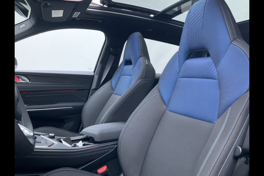 Lynk & Co 01 1.5 262PK PHEV Zwarte hemel 360° Trekhaak StoelVerw. Pano.dak Plug-in