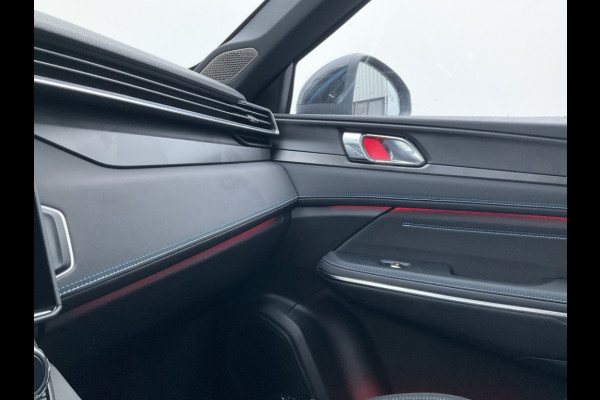 Lynk & Co 01 1.5 262PK PHEV Zwarte hemel 360° Trekhaak StoelVerw. Pano.dak Plug-in