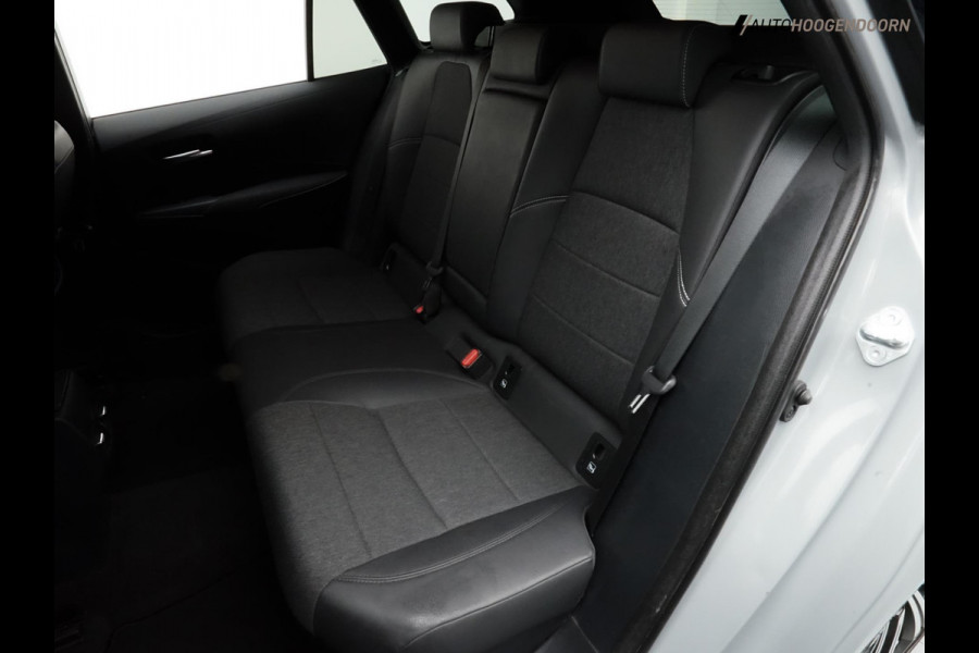 Toyota Corolla Touring Sports 2.0 Hybrid Business Plus Sport (LED,KEYLESS,STOELVERWARMING,CAMERA,ADAPTIVE CRUISE,PREMIUM KLEUR)