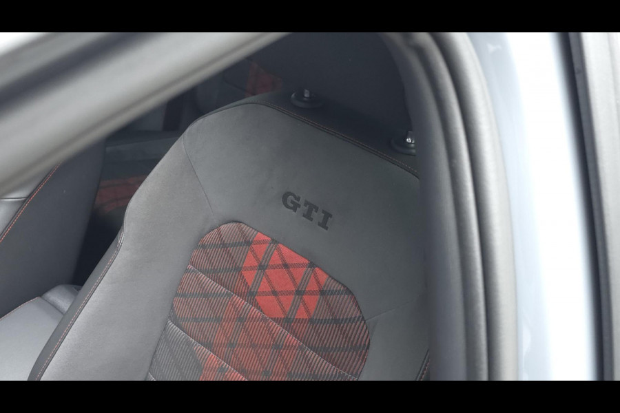 Volkswagen Golf 2.0 TSI GTI TCR | Pano | Carplay | Led | Navi