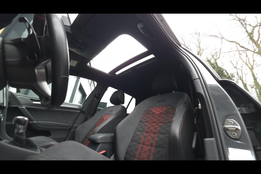 Volkswagen Golf 2.0 TSI GTI TCR | Pano | Carplay | Led | Navi