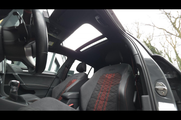 Volkswagen Golf 2.0 TSI GTI TCR | Pano | Carplay | Led | Navi