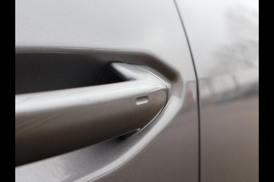 Audi Q4 e-tron 40 LAUNCH EDITION ADVANCED 77KWH + WEGKL. TREKHAAK | SPORTSTOELEN | ADAPTIVE CRUISE | CARPLAY | STOELVERW.