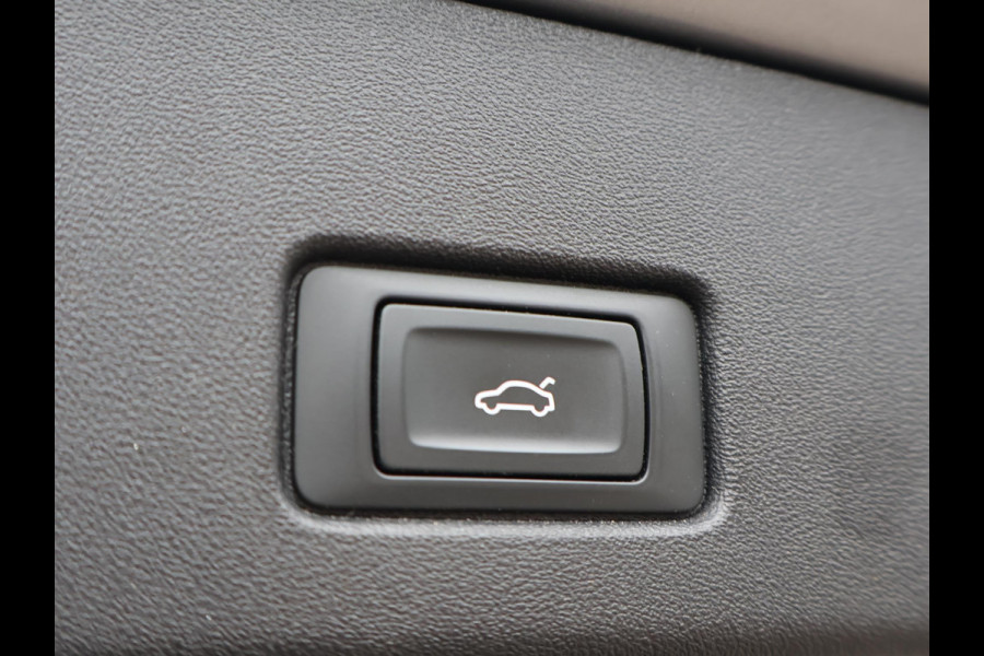 Audi Q4 e-tron 40 LAUNCH EDITION ADVANCED 77KWH + WEGKL. TREKHAAK | SPORTSTOELEN | ADAPTIVE CRUISE | CARPLAY | STOELVERW.