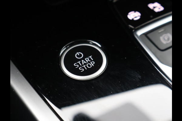 Audi Q4 e-tron 40 LAUNCH EDITION ADVANCED 77KWH + WEGKL. TREKHAAK | SPORTSTOELEN | ADAPTIVE CRUISE | CARPLAY | STOELVERW.