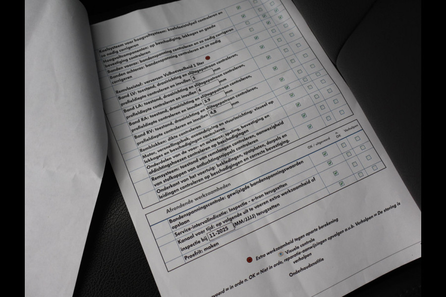 Audi Q4 e-tron 40 LAUNCH EDITION ADVANCED 77KWH + WEGKL. TREKHAAK | SPORTSTOELEN | ADAPTIVE CRUISE | CARPLAY | STOELVERW.