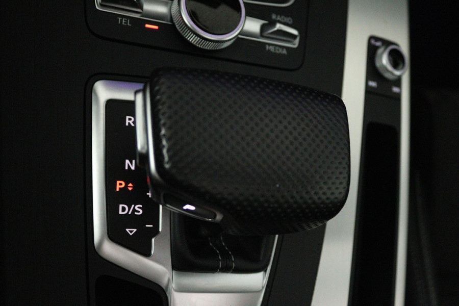 Audi Q5 55 TFSI e quattro Competition (PANORAMADAK, TREKHAAK, STOELVERWARMING, ACHTERUITRIJCAMERA, SFEERVERLICHTING, DIGI COCKPIT)