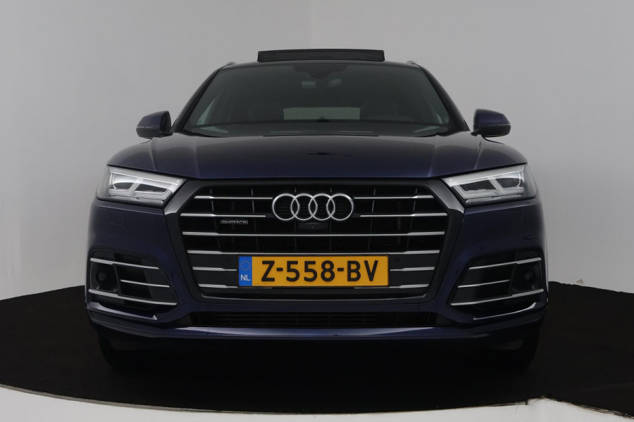 Audi Q5 55 TFSI e quattro Competition (PANORAMADAK, TREKHAAK, STOELVERWARMING, ACHTERUITRIJCAMERA, SFEERVERLICHTING, DIGI COCKPIT)