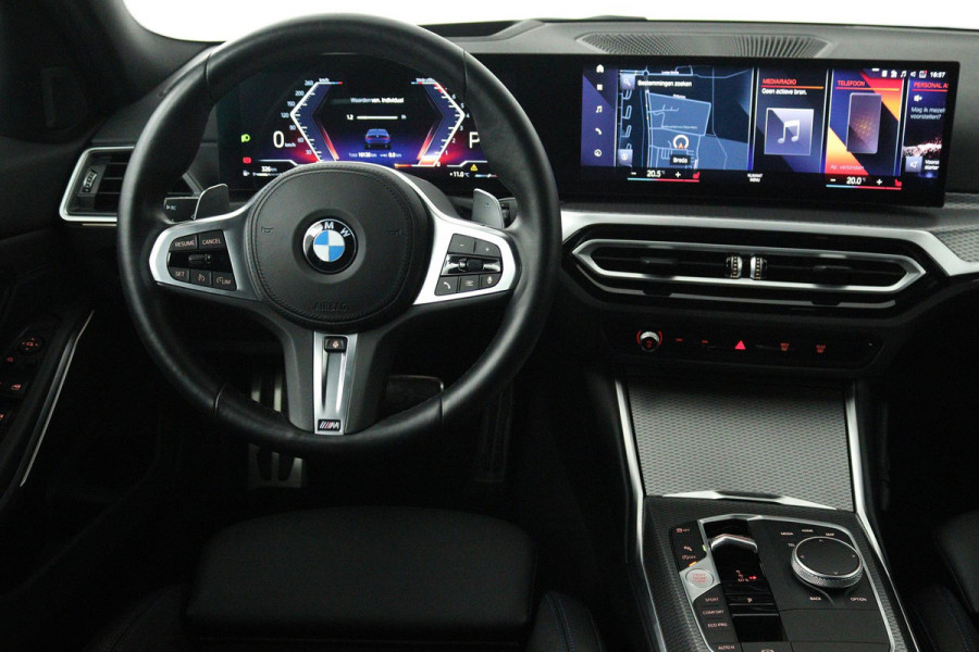 BMW 3 Serie 318i (STOELVERWARMING, STUURVERWARMING, ACHTERUITRIJCAMERA, PARKEERSENSOREN, NAVIGATIE)