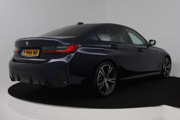 BMW 3 Serie 318i (STOELVERWARMING, STUURVERWARMING, ACHTERUITRIJCAMERA, PARKEERSENSOREN, NAVIGATIE)