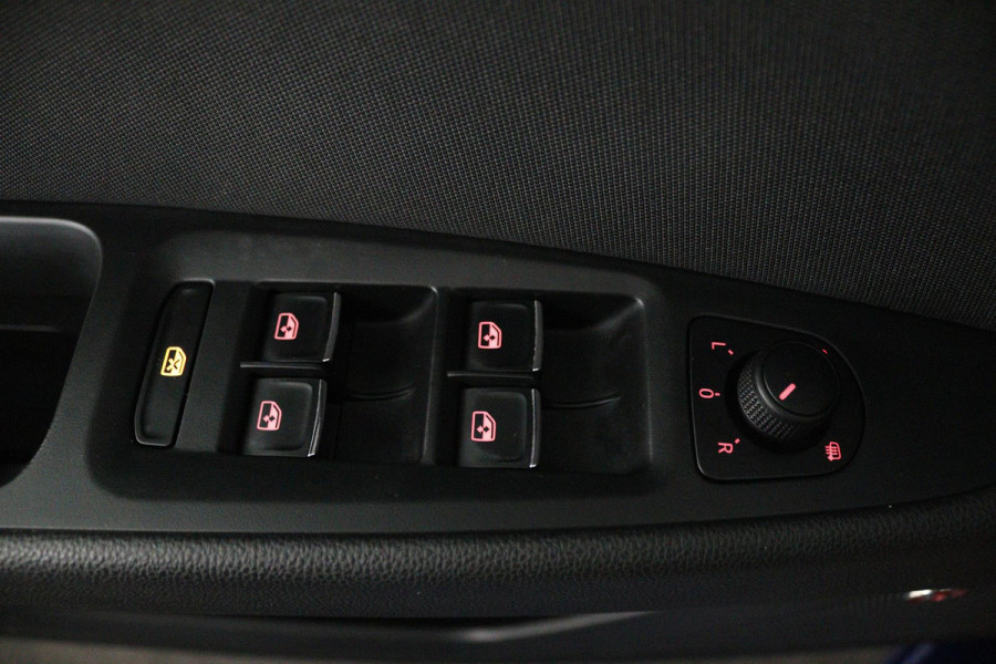 Seat Leon 1.4 EcoTSI FR Business Intense (NAVIGATIE, CARPLAY NAVIGATIE, DIGITALE COCKPIT, PARKEERSENSOREN)