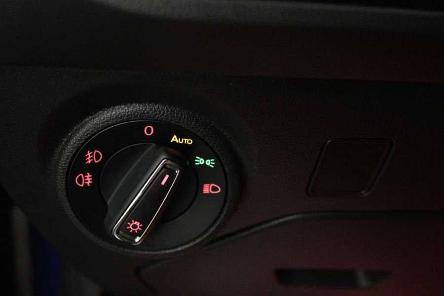 Seat Leon 1.4 EcoTSI FR Business Intense (NAVIGATIE, CARPLAY NAVIGATIE, DIGITALE COCKPIT, PARKEERSENSOREN)