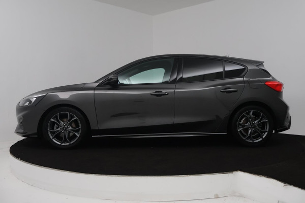 Ford Focus 1.0 EcoBoost Titanium Business (NAVIGATIE, CARPLAY, PARKEERSENSOREN, ACHTERUITRIJCAMERA, NL-AUTO)