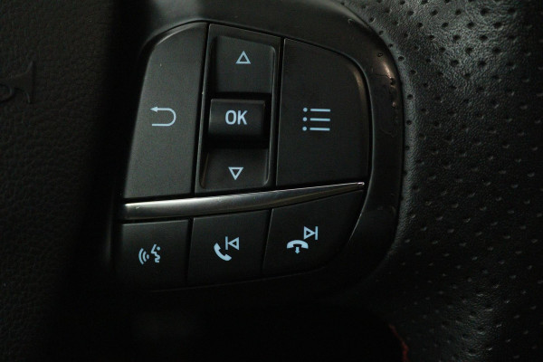 Ford Focus 1.0 EcoBoost Titanium Business (NAVIGATIE, CARPLAY, PARKEERSENSOREN, ACHTERUITRIJCAMERA, NL-AUTO)