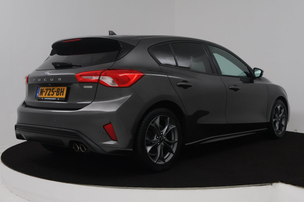 Ford Focus 1.0 EcoBoost Titanium Business (NAVIGATIE, CARPLAY, PARKEERSENSOREN, ACHTERUITRIJCAMERA, NL-AUTO)