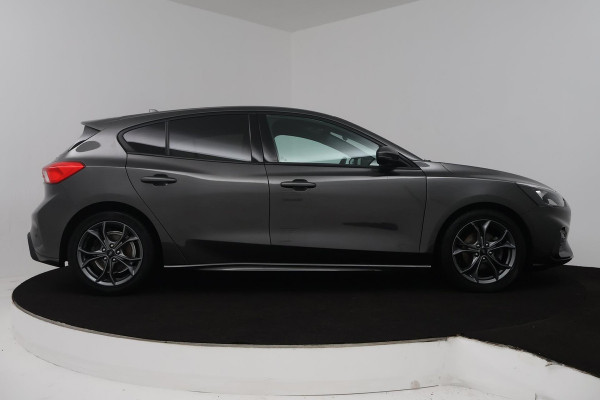 Ford Focus 1.0 EcoBoost Titanium Business (NAVIGATIE, CARPLAY, PARKEERSENSOREN, ACHTERUITRIJCAMERA, NL-AUTO)
