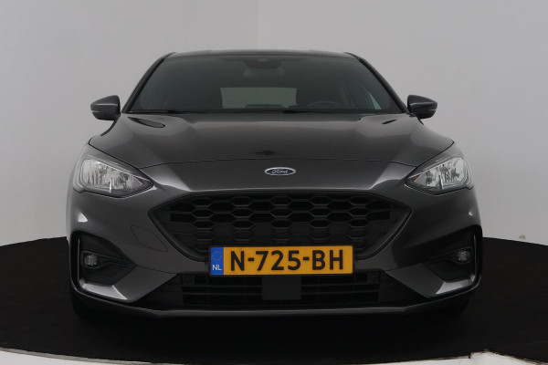 Ford Focus 1.0 EcoBoost Titanium Business (NAVIGATIE, CARPLAY, PARKEERSENSOREN, ACHTERUITRIJCAMERA, NL-AUTO)