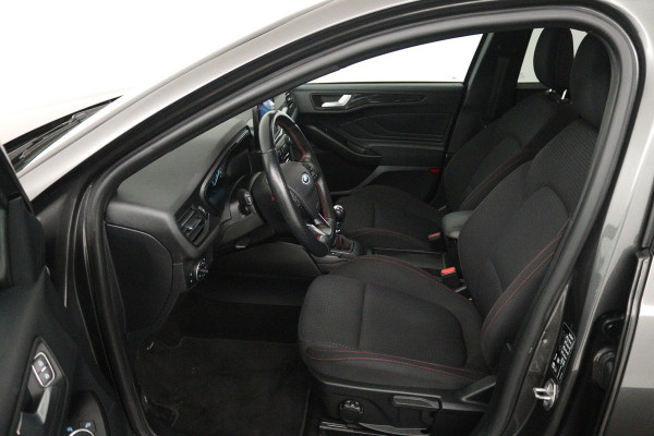 Ford Focus 1.0 EcoBoost Titanium Business (NAVIGATIE, CARPLAY, PARKEERSENSOREN, ACHTERUITRIJCAMERA, NL-AUTO)