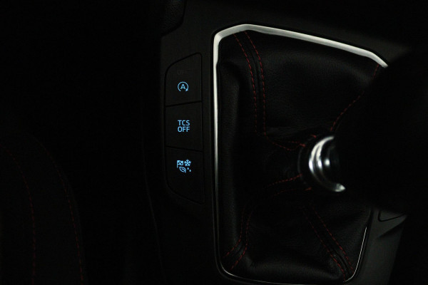 Ford Focus 1.0 EcoBoost Titanium Business (NAVIGATIE, CARPLAY, PARKEERSENSOREN, ACHTERUITRIJCAMERA, NL-AUTO)