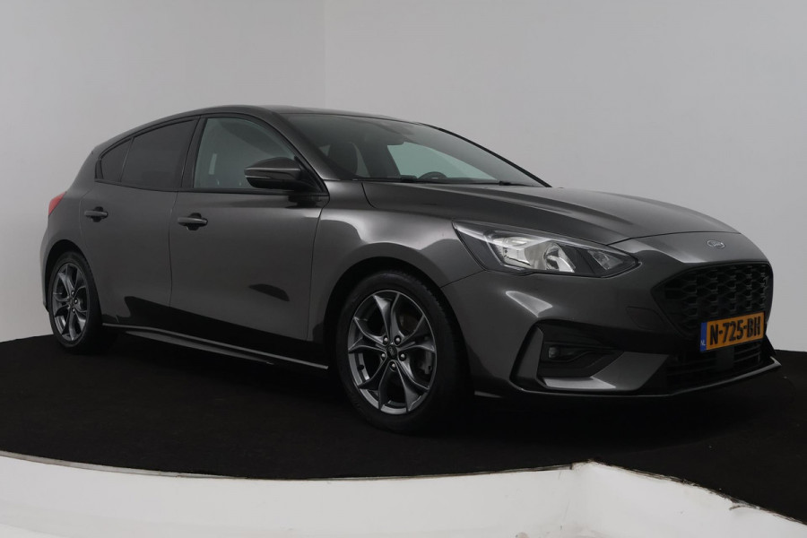 Ford Focus 1.0 EcoBoost Titanium Business (NAVIGATIE, CARPLAY, PARKEERSENSOREN, ACHTERUITRIJCAMERA, NL-AUTO)
