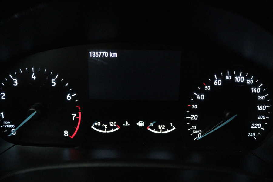 Ford Focus 1.0 EcoBoost Titanium Business (NAVIGATIE, CARPLAY, PARKEERSENSOREN, ACHTERUITRIJCAMERA, NL-AUTO)