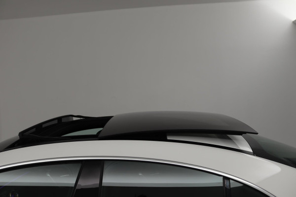 Mercedes-Benz CLA-Klasse 200 Business Solution Luxury (PANORAMADAK, TREKHAAK, SFEERVERLICHTING, STOELVERARMING, CAMERA)