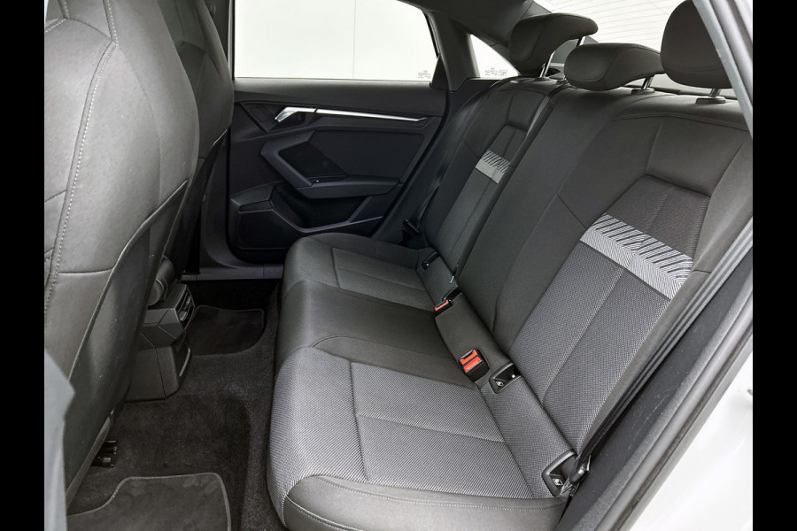 Audi A3 Limousine 35 TFSI Business edition (PANORAMADAK, NAVI, LED, CARPLAY, VIRTUAL COCKPIT, 1e EIGENAAR, GOED ONDERHOUDEN)