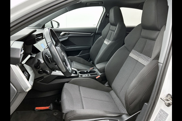 Audi A3 Limousine 35 TFSI Business edition (PANORAMADAK, NAVI, LED, CARPLAY, VIRTUAL COCKPIT, 1e EIGENAAR, GOED ONDERHOUDEN)